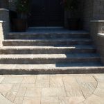 Installation de marches en pavé-uni