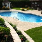 Contour piscine en pavé-uni