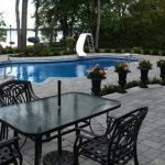Aménagement extérieur piscine en pavé-uni